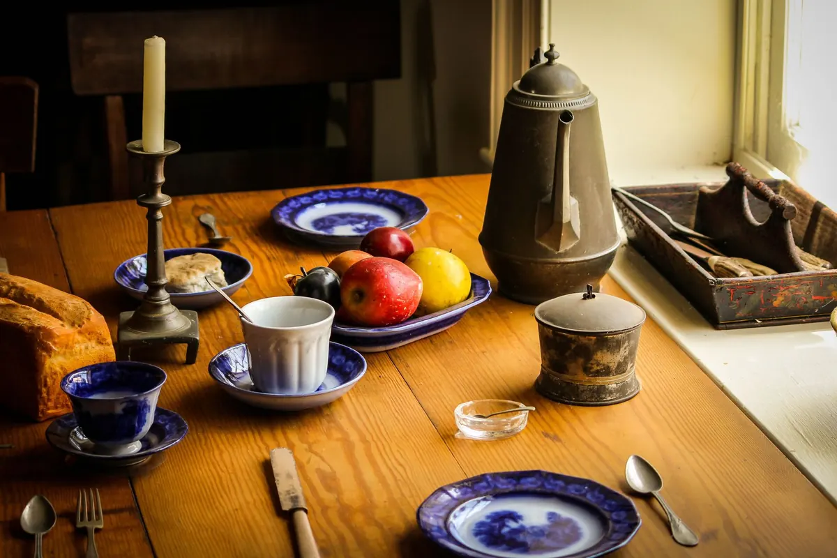 Self-Catering vs. Bed and Breakfast on Islands: A Realistic Comparison